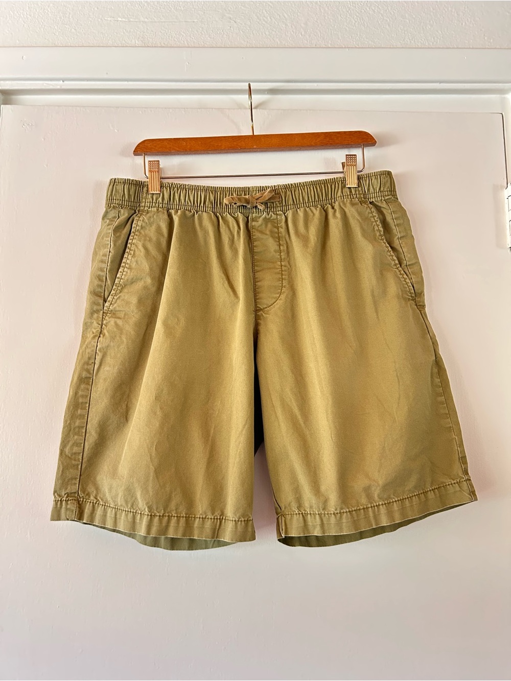 Men's Casual Gap Drawstring Shorts in Olive Green Summer
